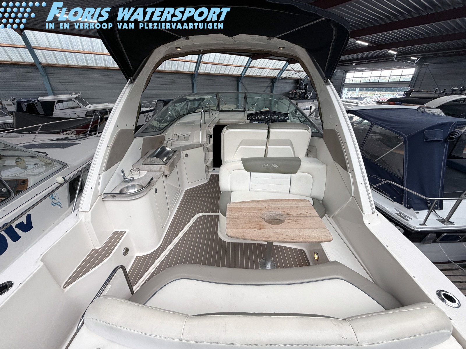 foto: 6 Sea Ray 335 Sundancer
