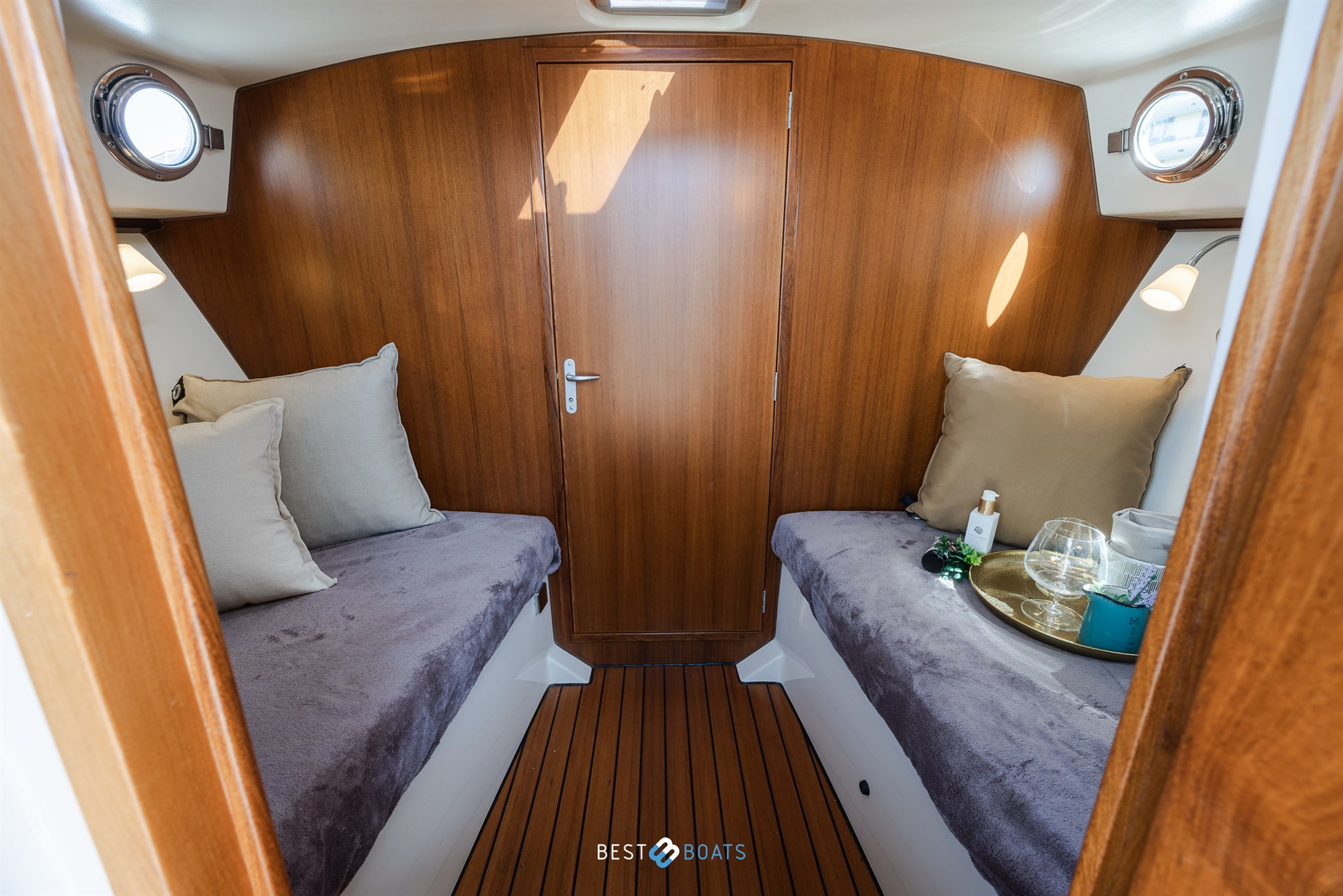 foto: 5 Interboat Intercruiser 27 Cabin