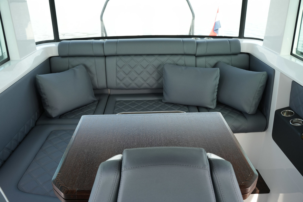 foto: 11 Axopar 37 XC Cross Cabin