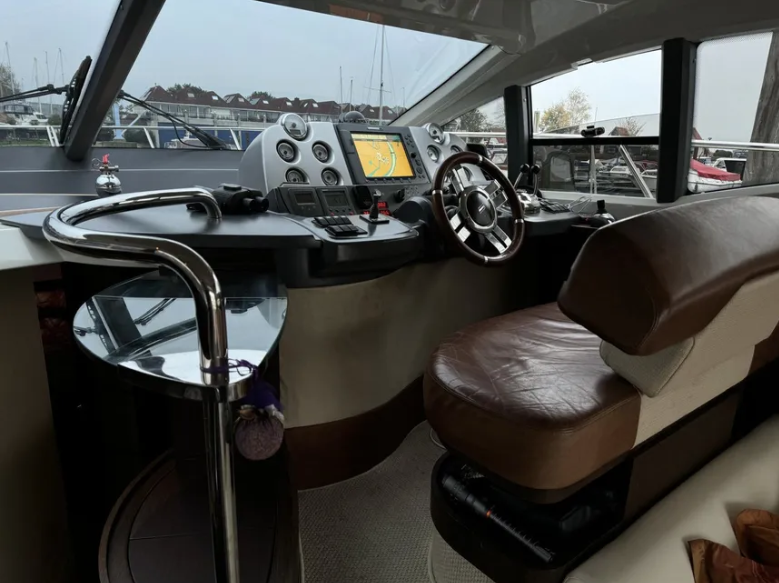 foto: 2 Azimut 43S Okometa