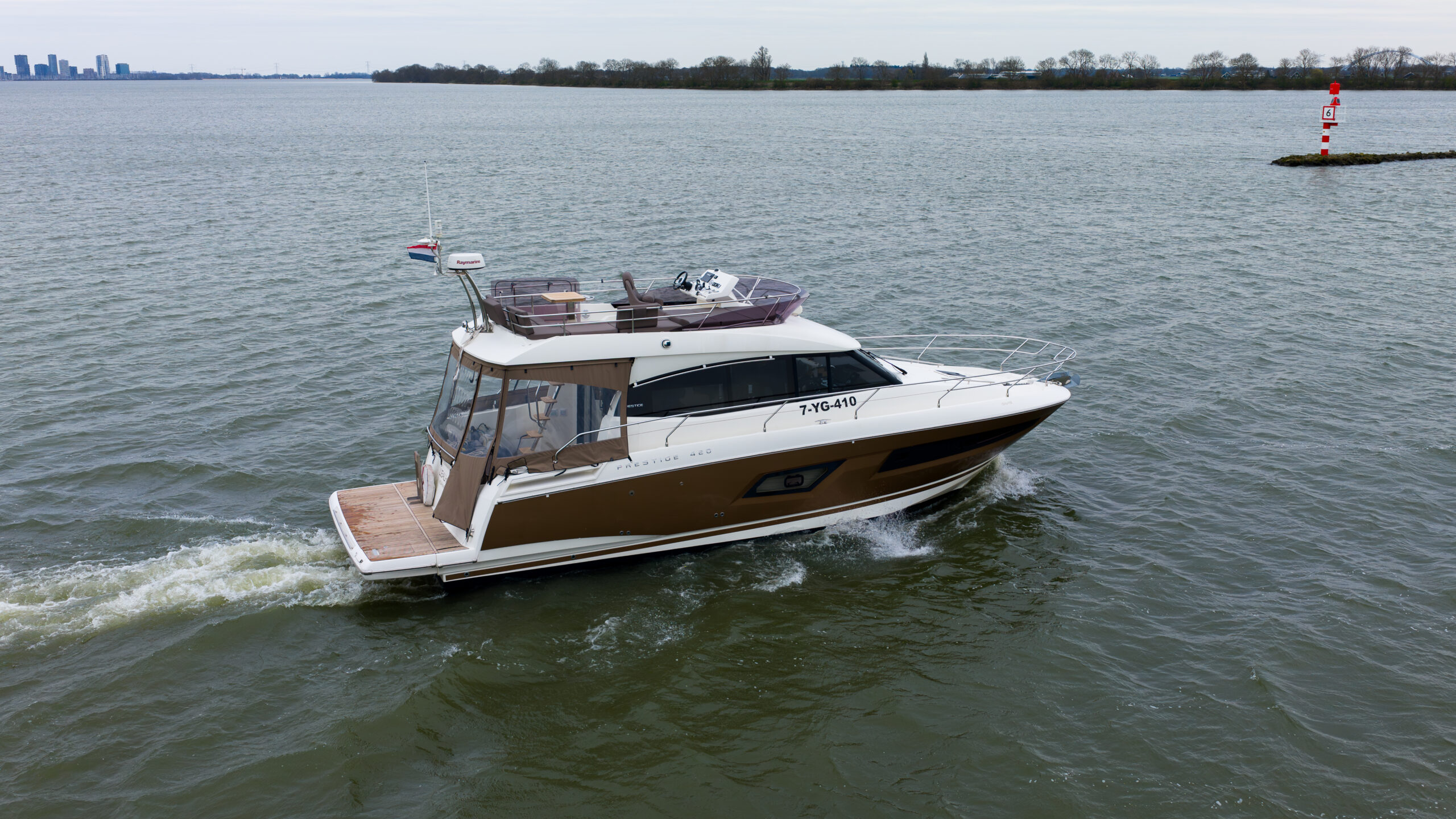 foto: 5 Prestige 420