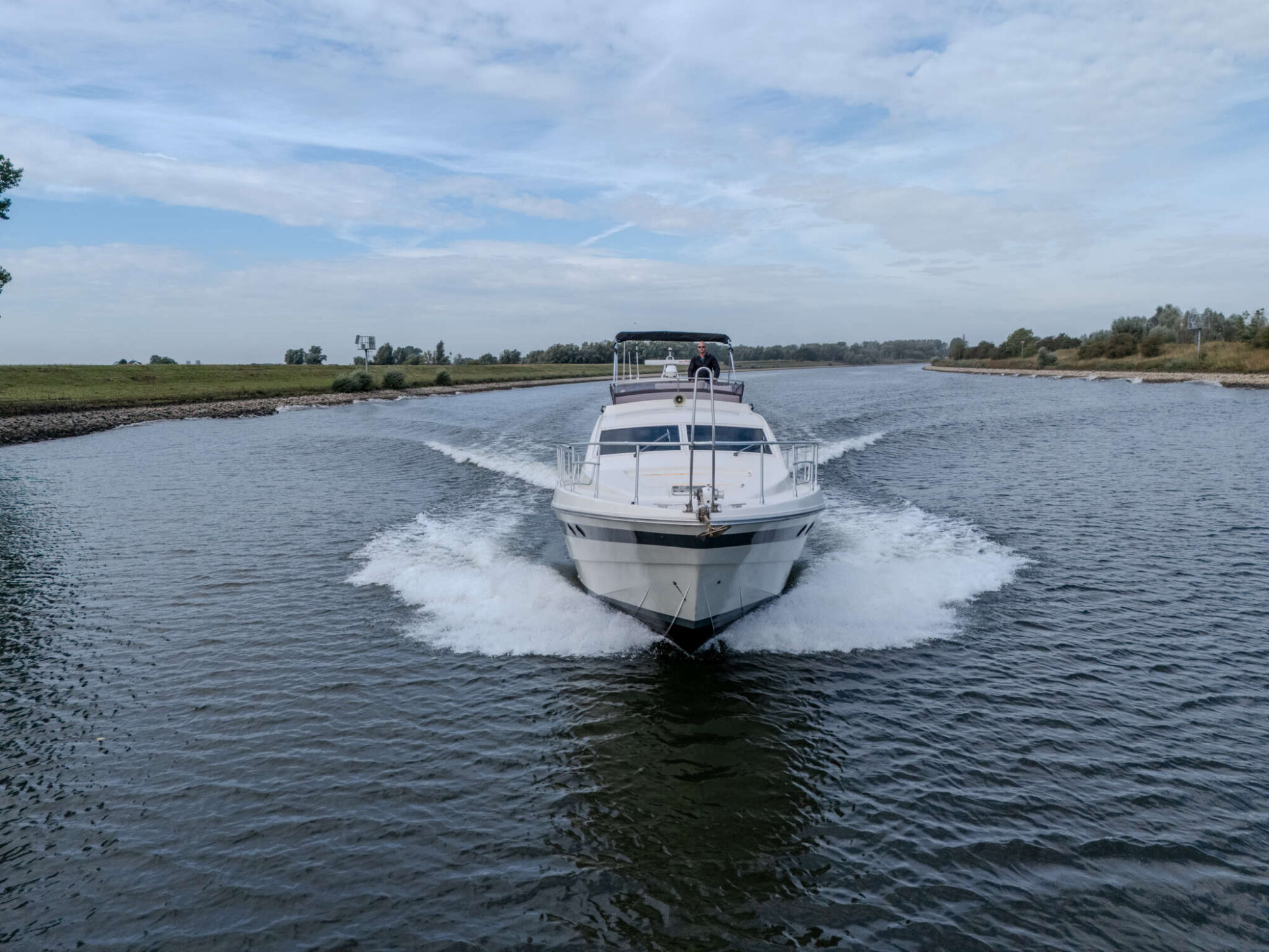 foto: 9 Mochi Craft Mochi Craft 43 Flybridge