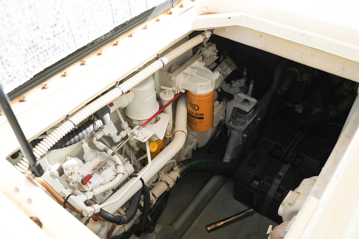 foto: 9 Sea Ray 330 Express Cruiser