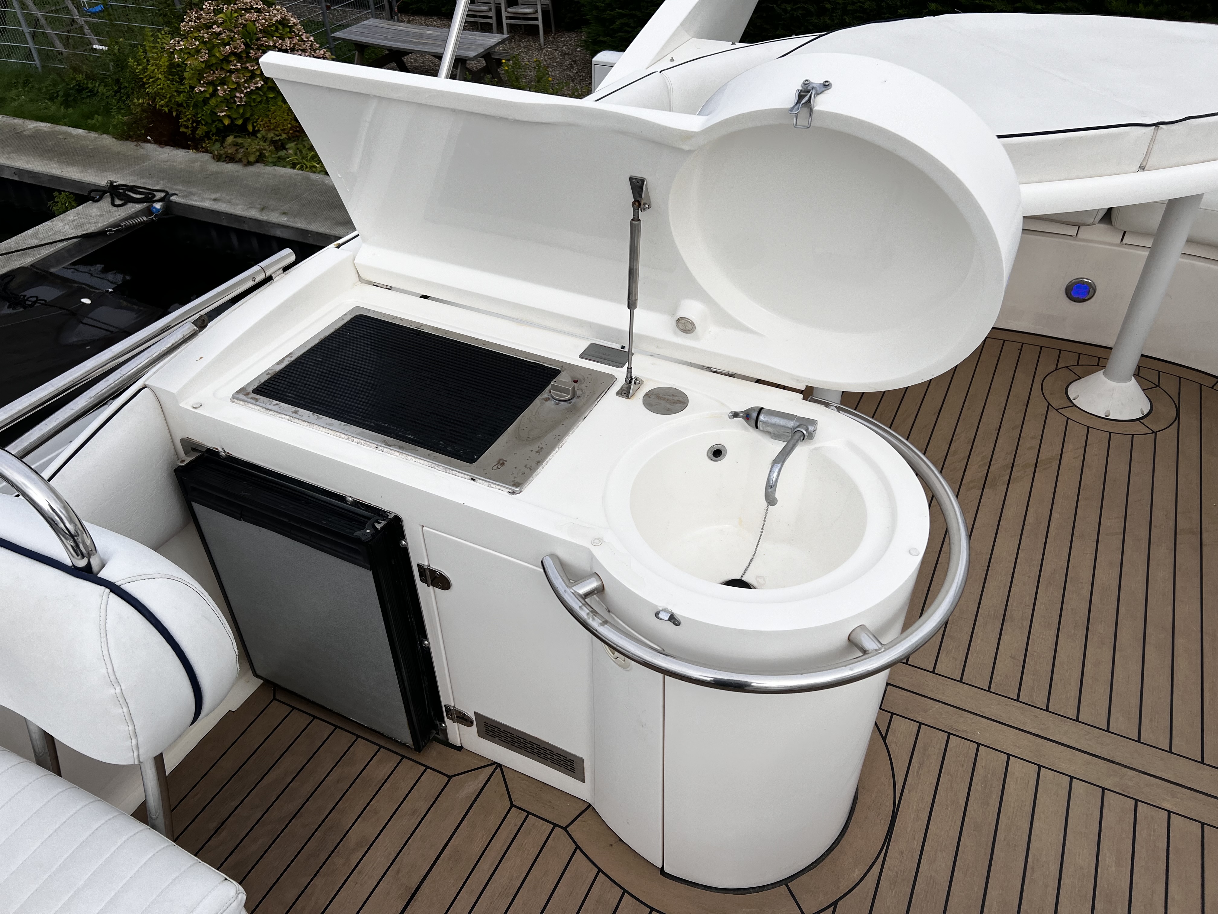 foto: 8 Fairline Phantom 46