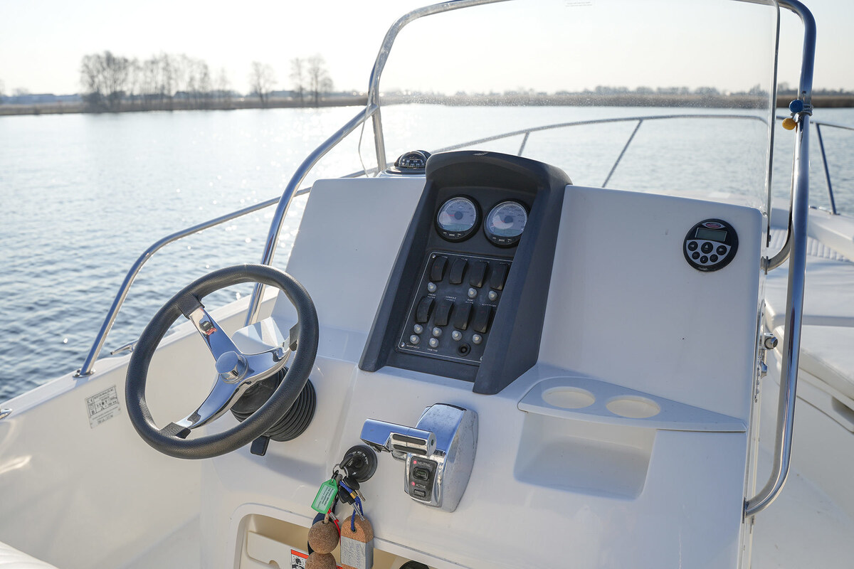 foto: 4 Boston Whaler 230 Dauntless