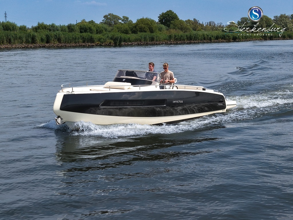 foto: 8 Invictus 280 GT