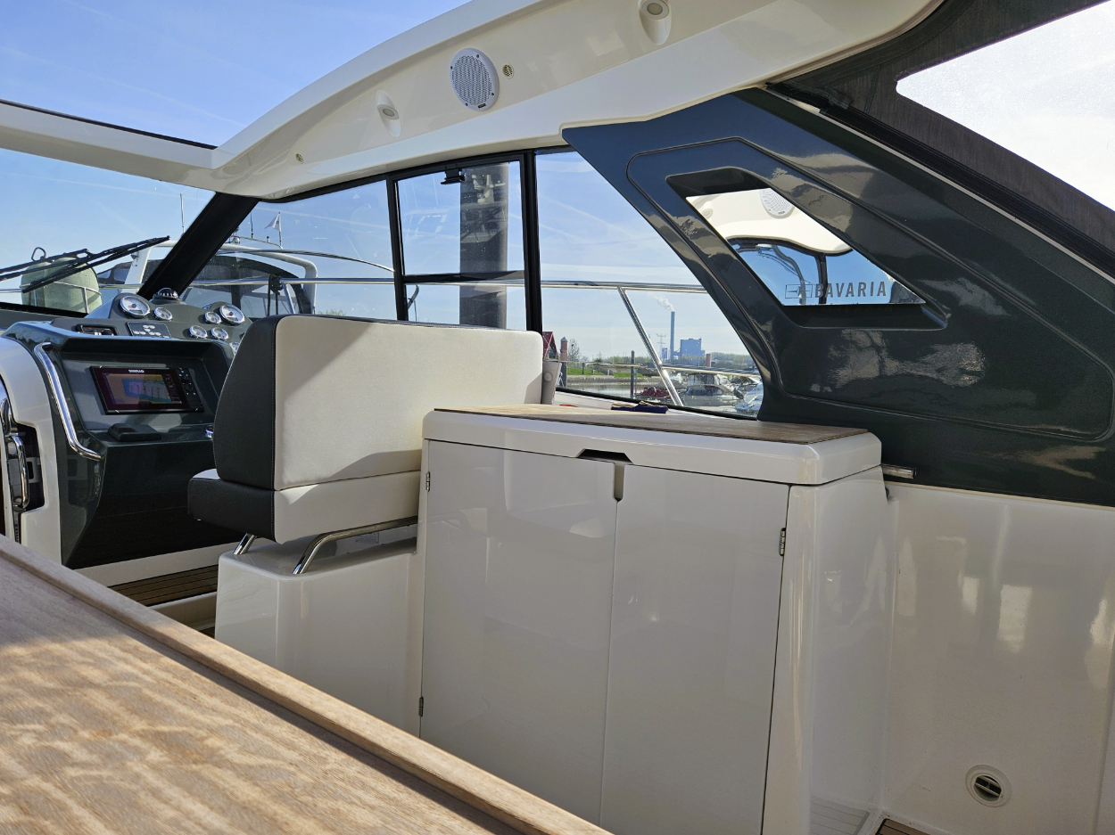 foto: 11 Bavaria S 40 HT