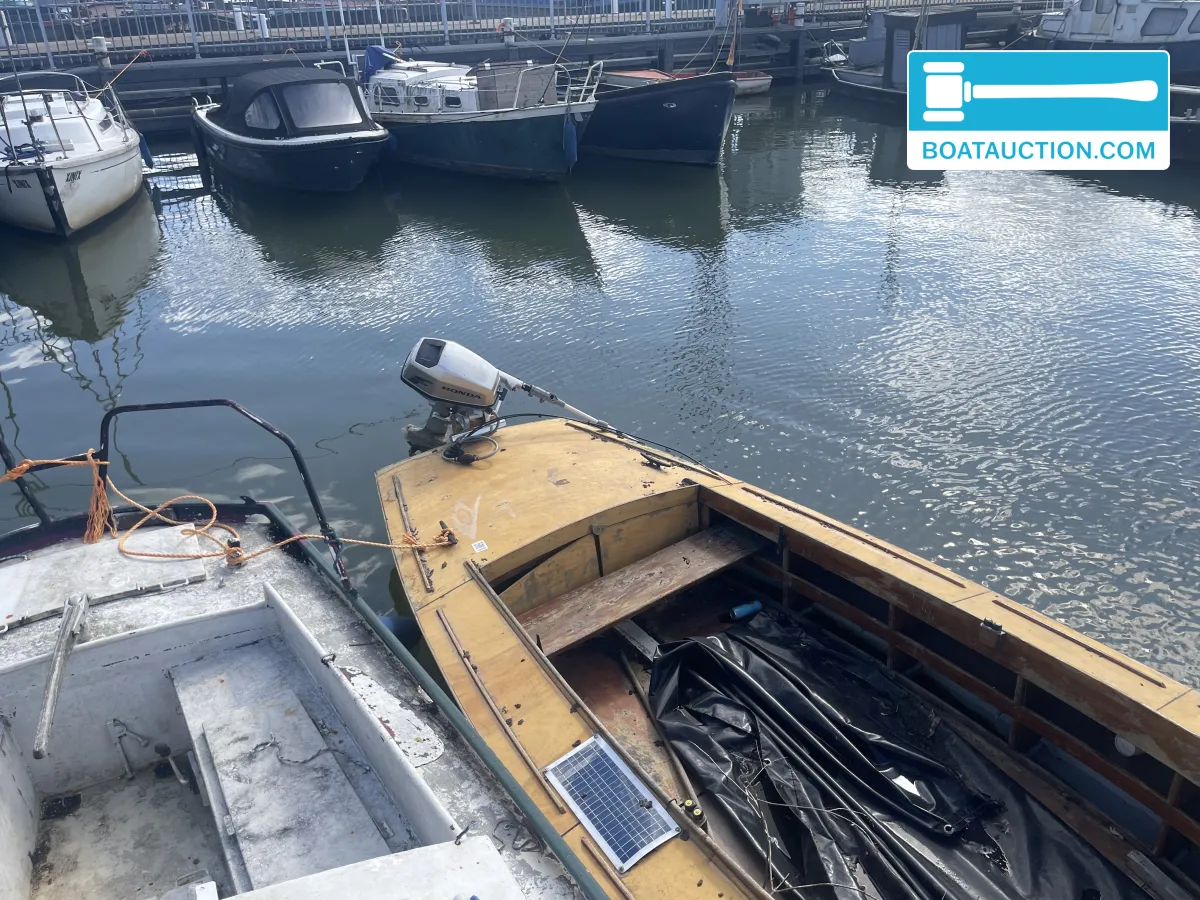 foto: 4 Motorboat 600