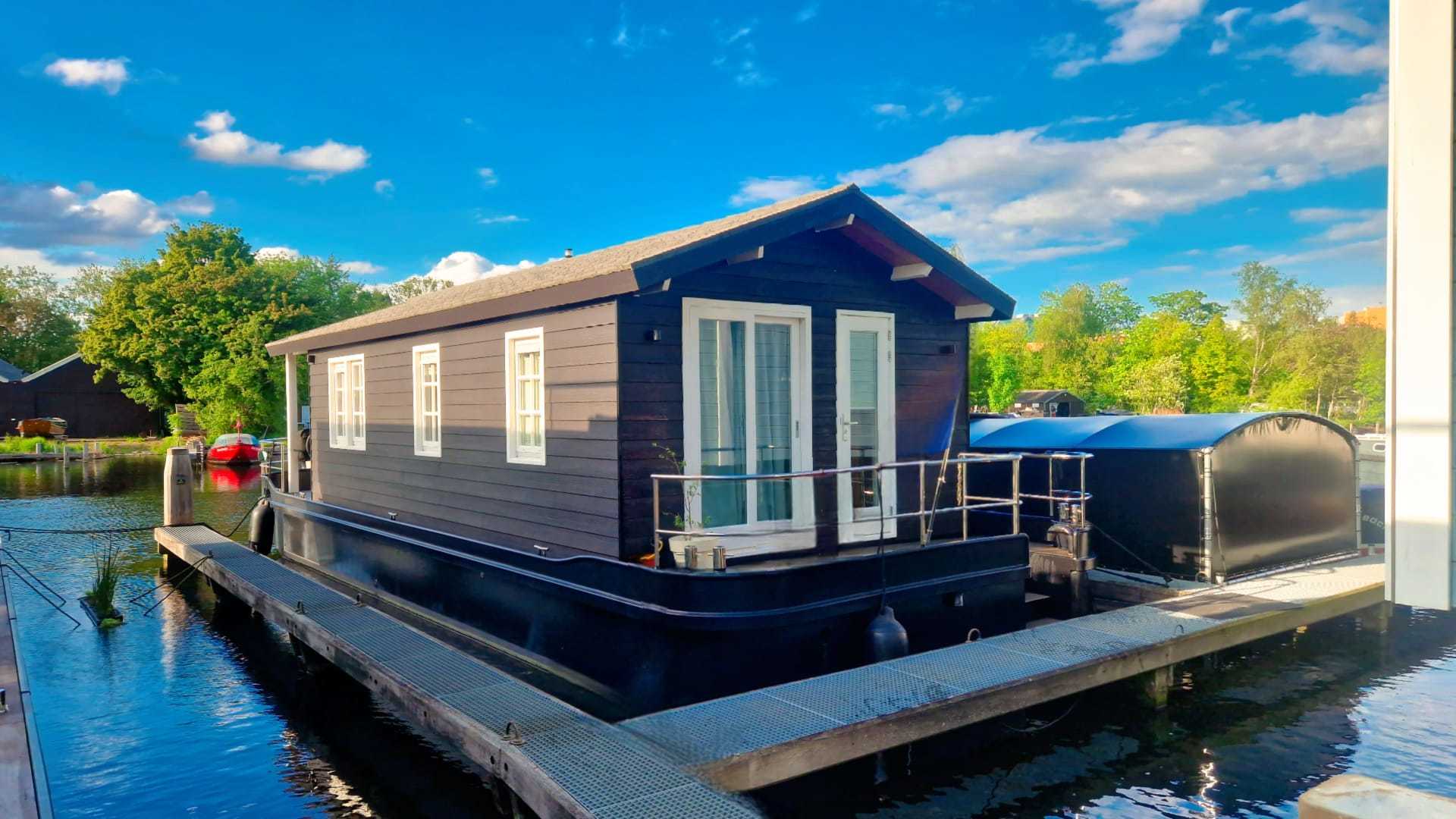 foto: 4 HOMESHIP VaarChalet In Amsterdam 1250D Luxe Houseboat