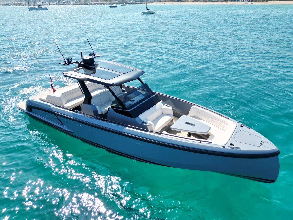 foto: 18 Vanquish  40 Sports Line