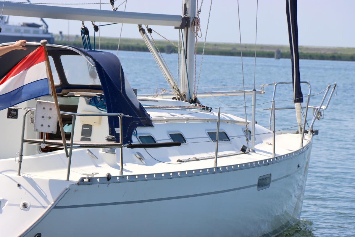 foto: 5 Beneteau Oceanis 300