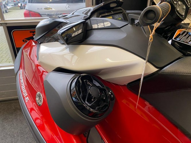 foto: 5 Sea-Doo RXP-X 325 Fiery Red