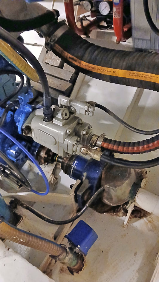 foto: 11 Trawlerjacht 48, zeegaand