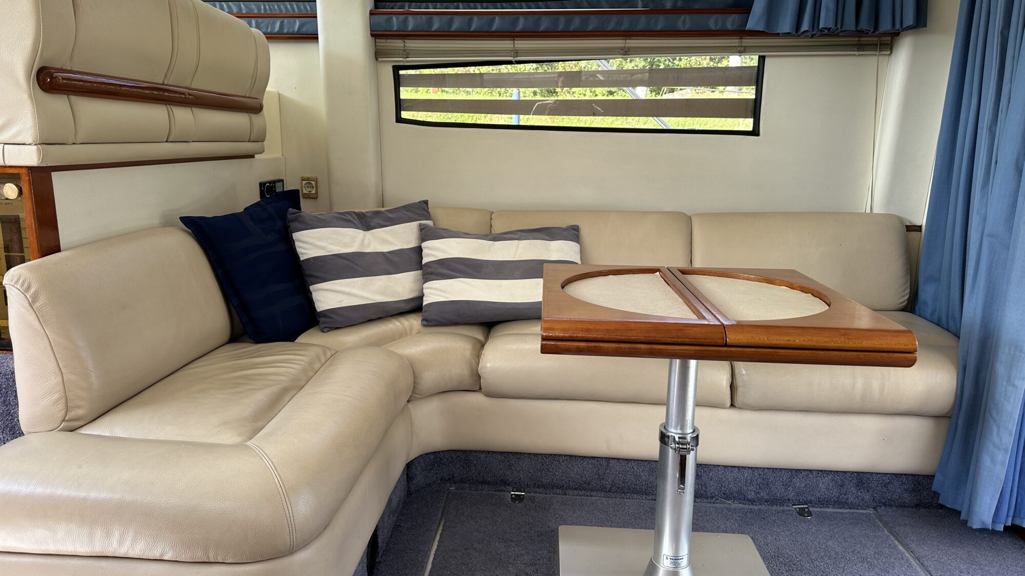 foto: 8 Fairline Fairline Phantom 40 Flybridge