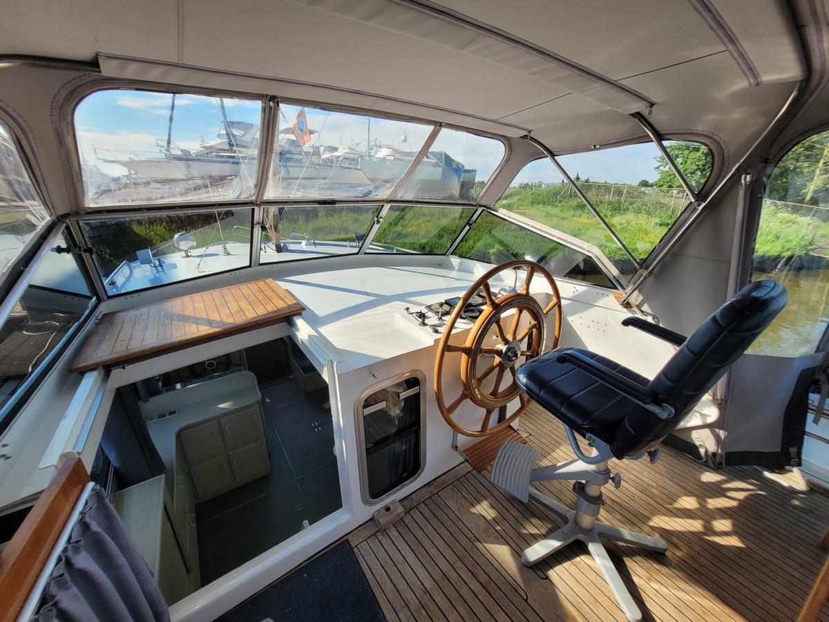 foto: 8 Linssen  42 SL 