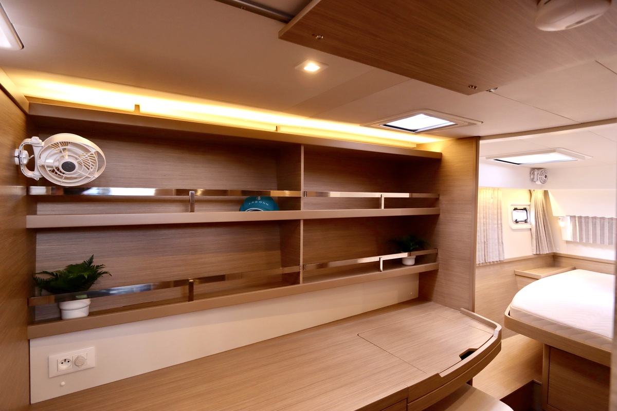 foto: 23 Lagoon 42 Full specs