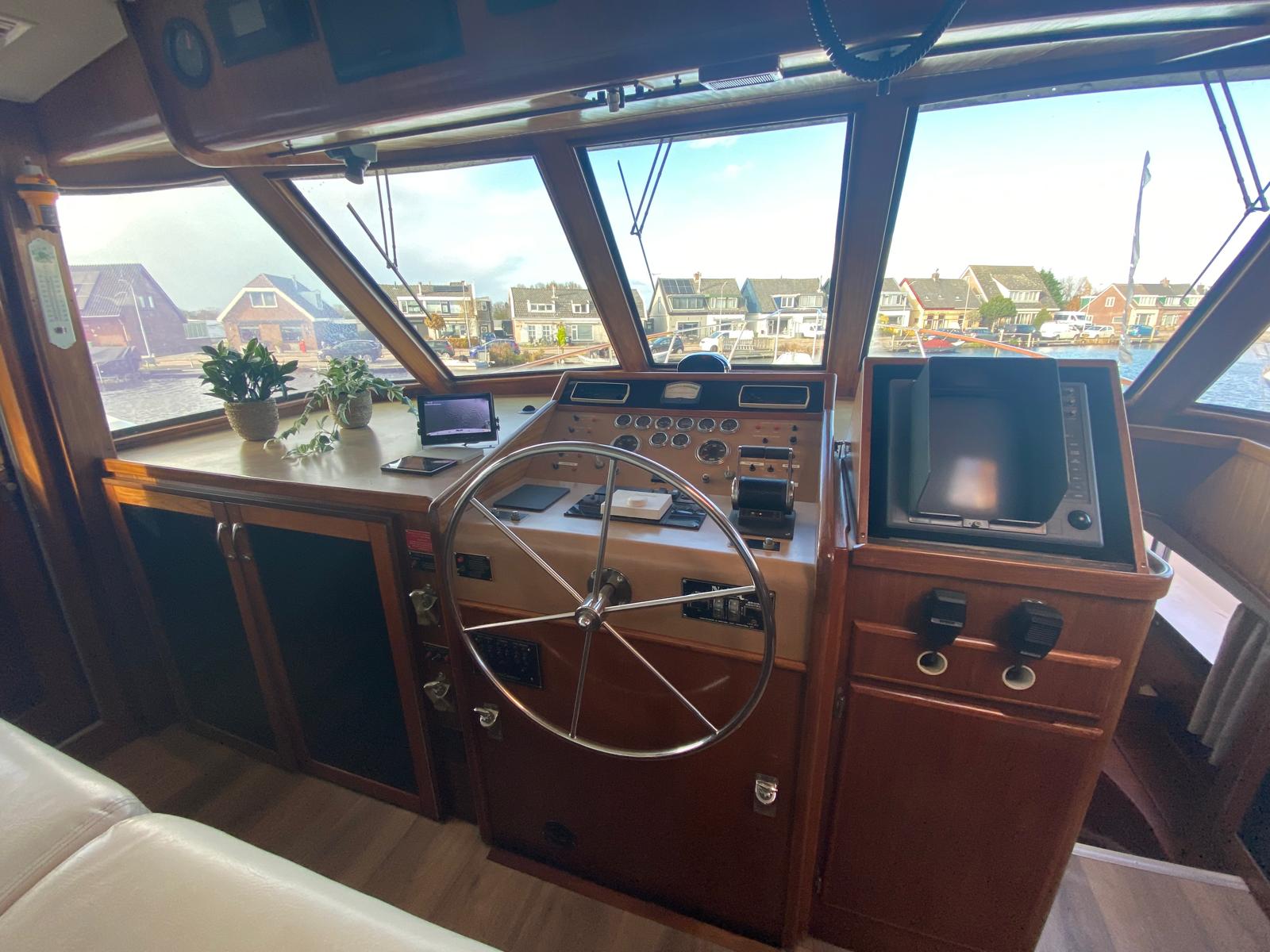 foto: 7 Hatteras 70 Fly ( Varend Woonschip )