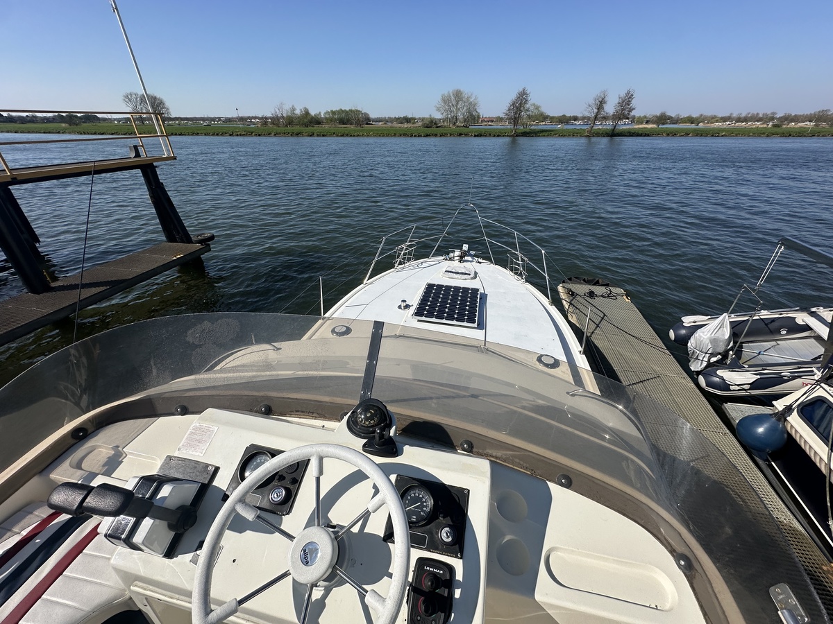 foto: 9 Fairline  31 Corniche 