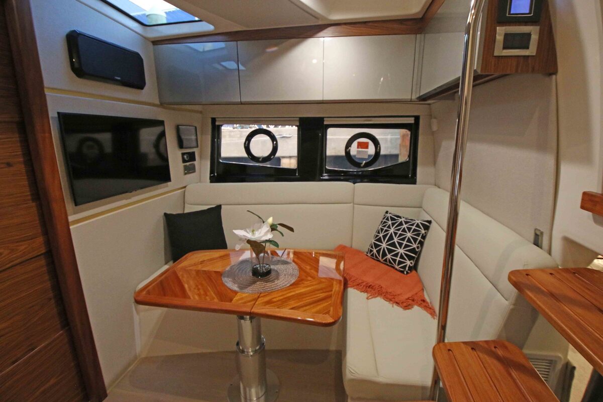 foto: 4 Boston Whaler 405 Conquest