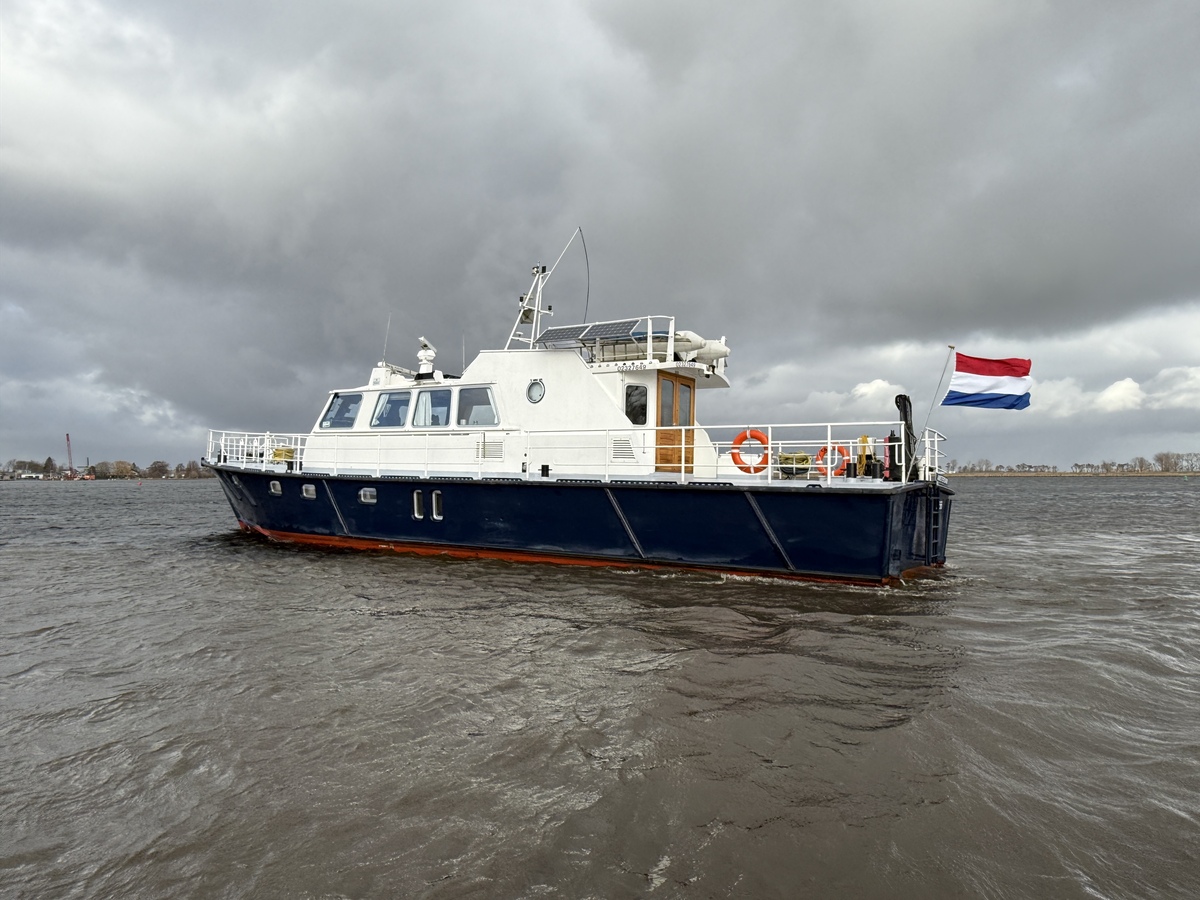 foto: 5 Ex-Patrouille Vaartuig Varend Woonschip