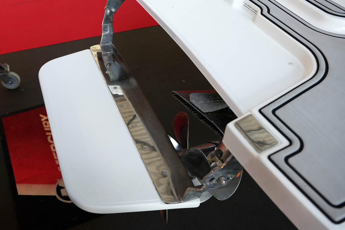 foto: 13 Cobalt CS23