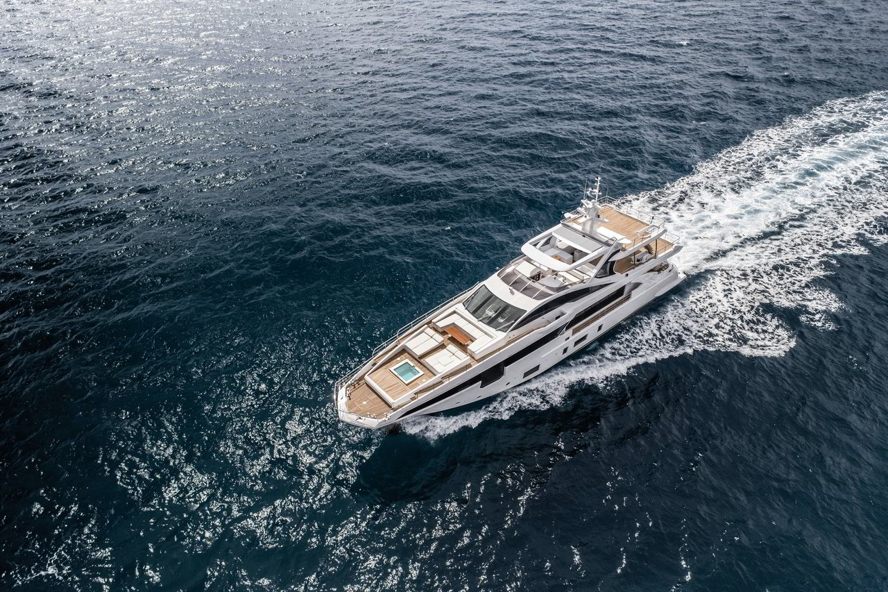 foto: 19 Azimut Grande 35 M/Y HEED