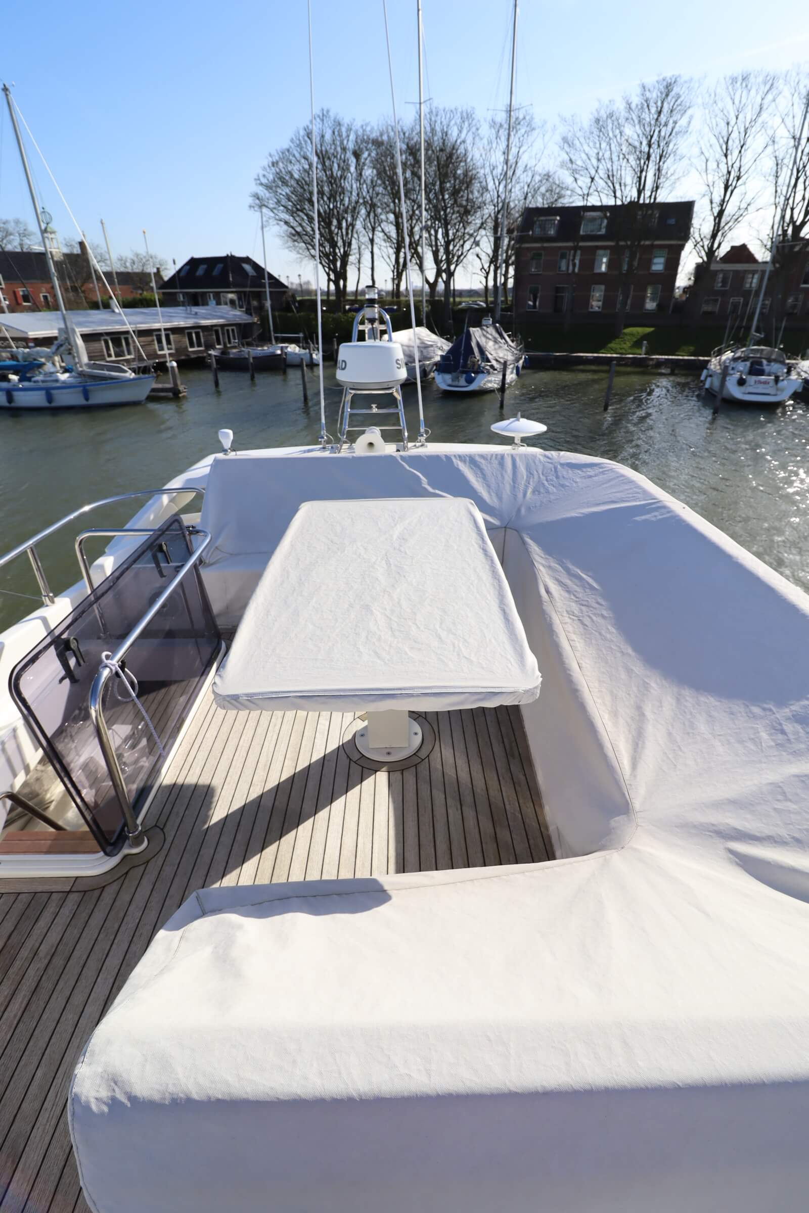 foto: 20 Ferretti Yachts 550