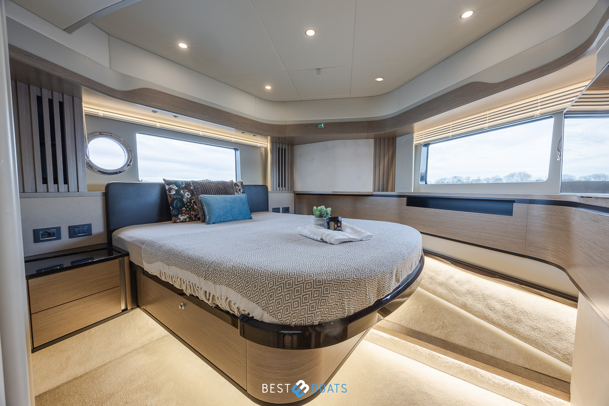 foto: 13 Absolute  Navetta 52