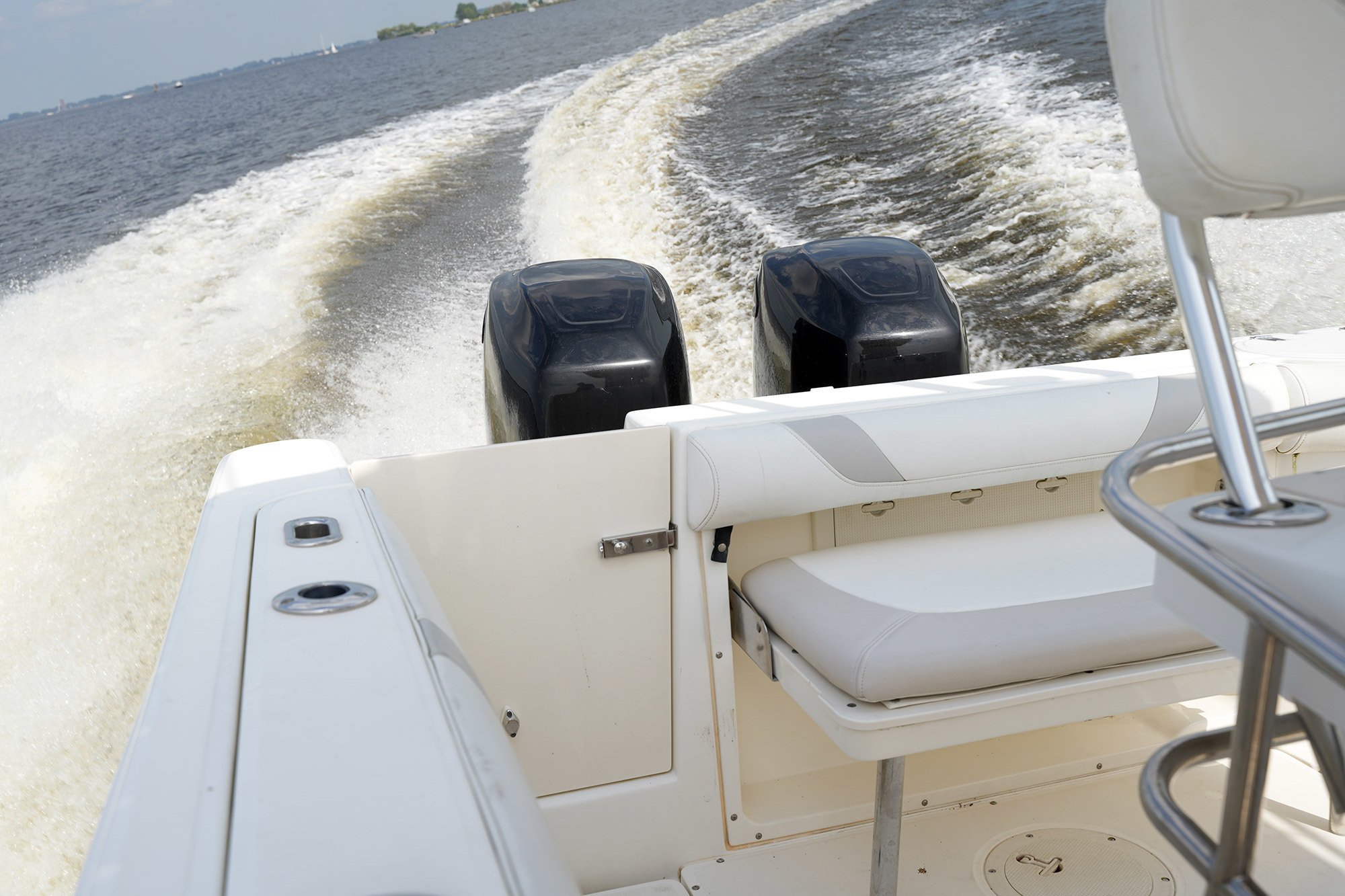 foto: 5 Boston Whaler 270 Outrage