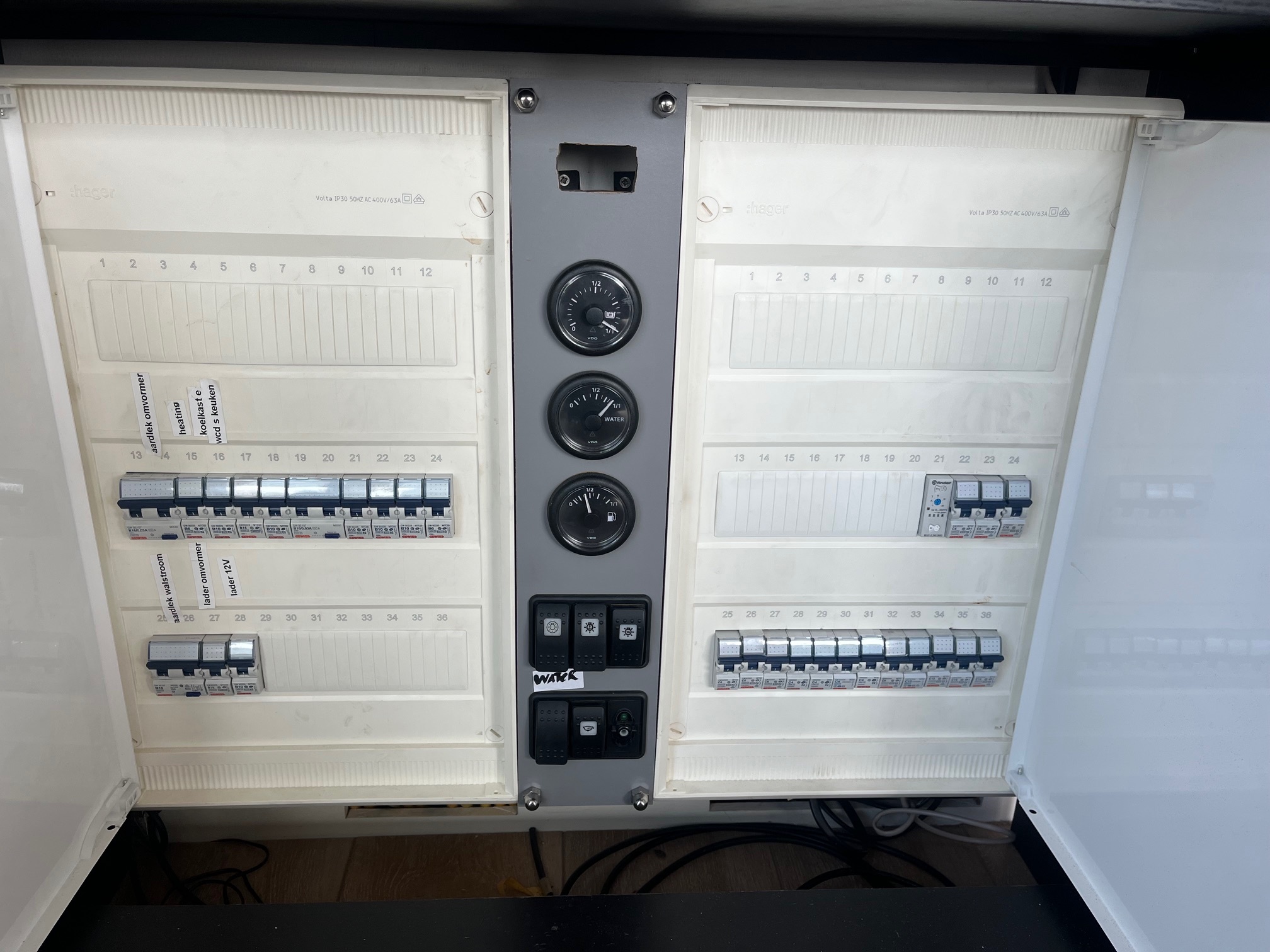 foto: 11 Houseboat Friesland 12.75 X 4.50 (inboard Engine)