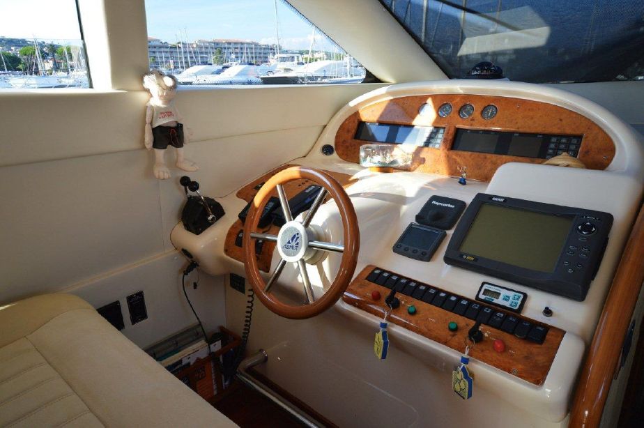 foto: 7 Azimut 52