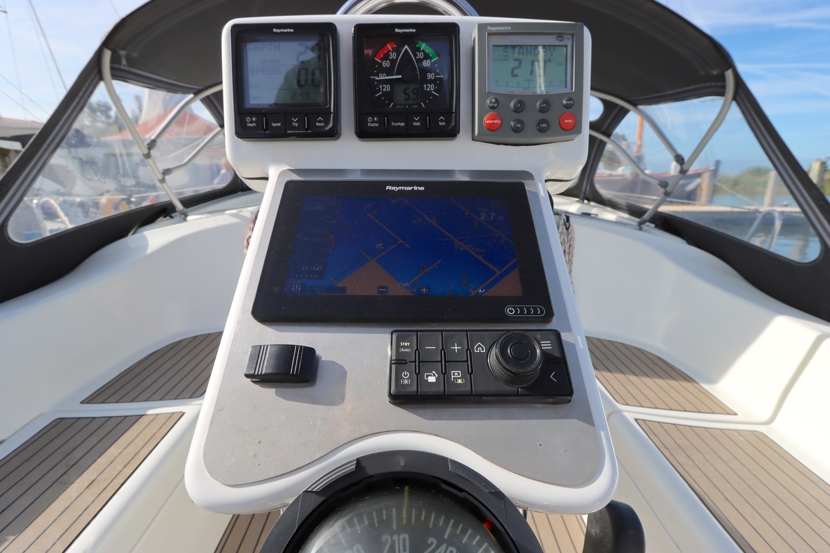 foto: 29 Beneteau Oceanis 423 Clipper 