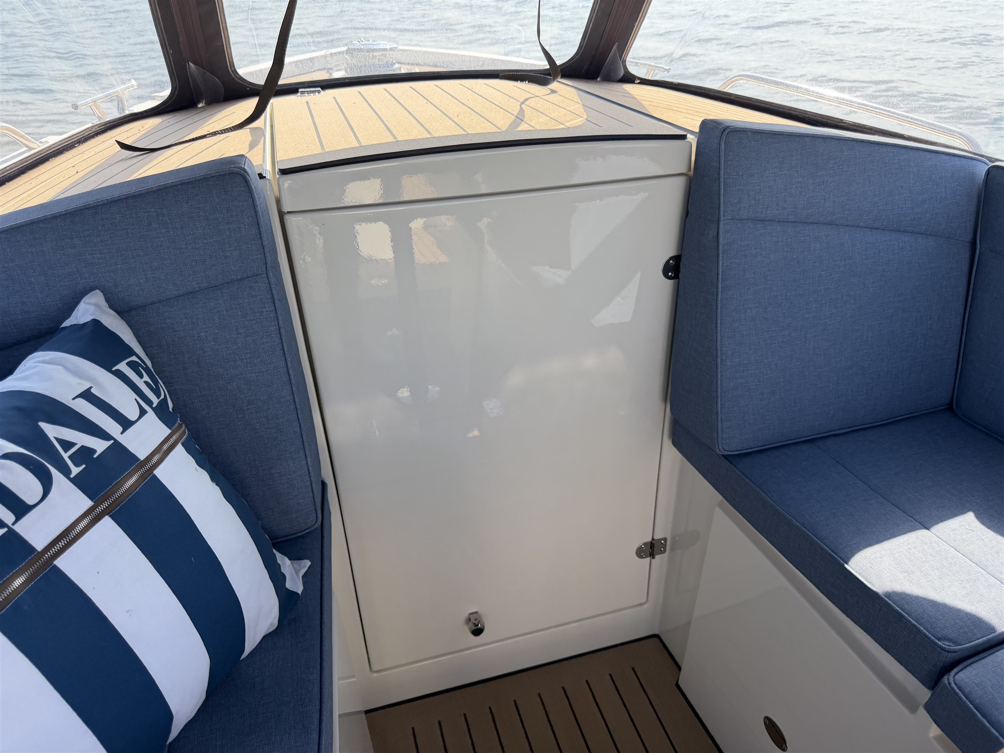 foto: 7 Interboat Intender 750 Cabin