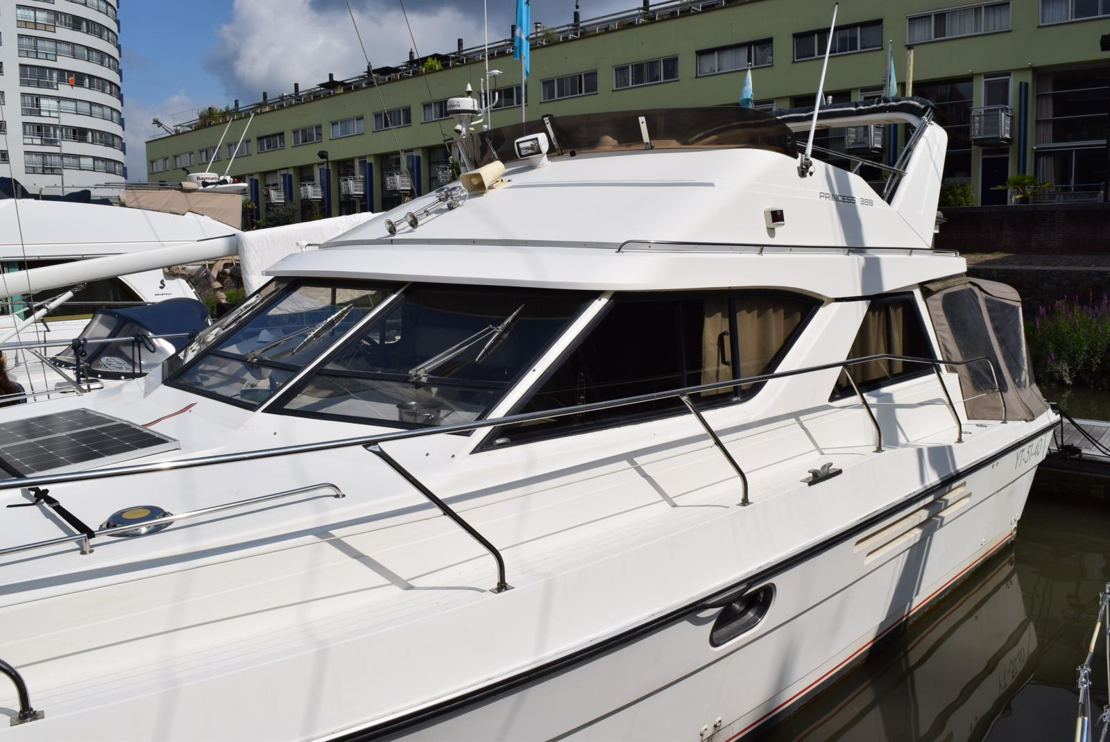 foto: 21 Princess 388 Flybridge