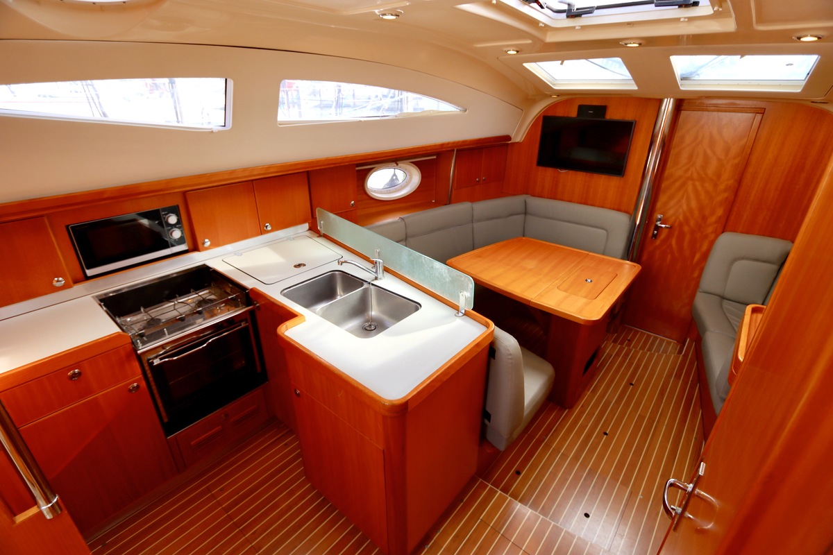 foto: 6 Elan 384 impression