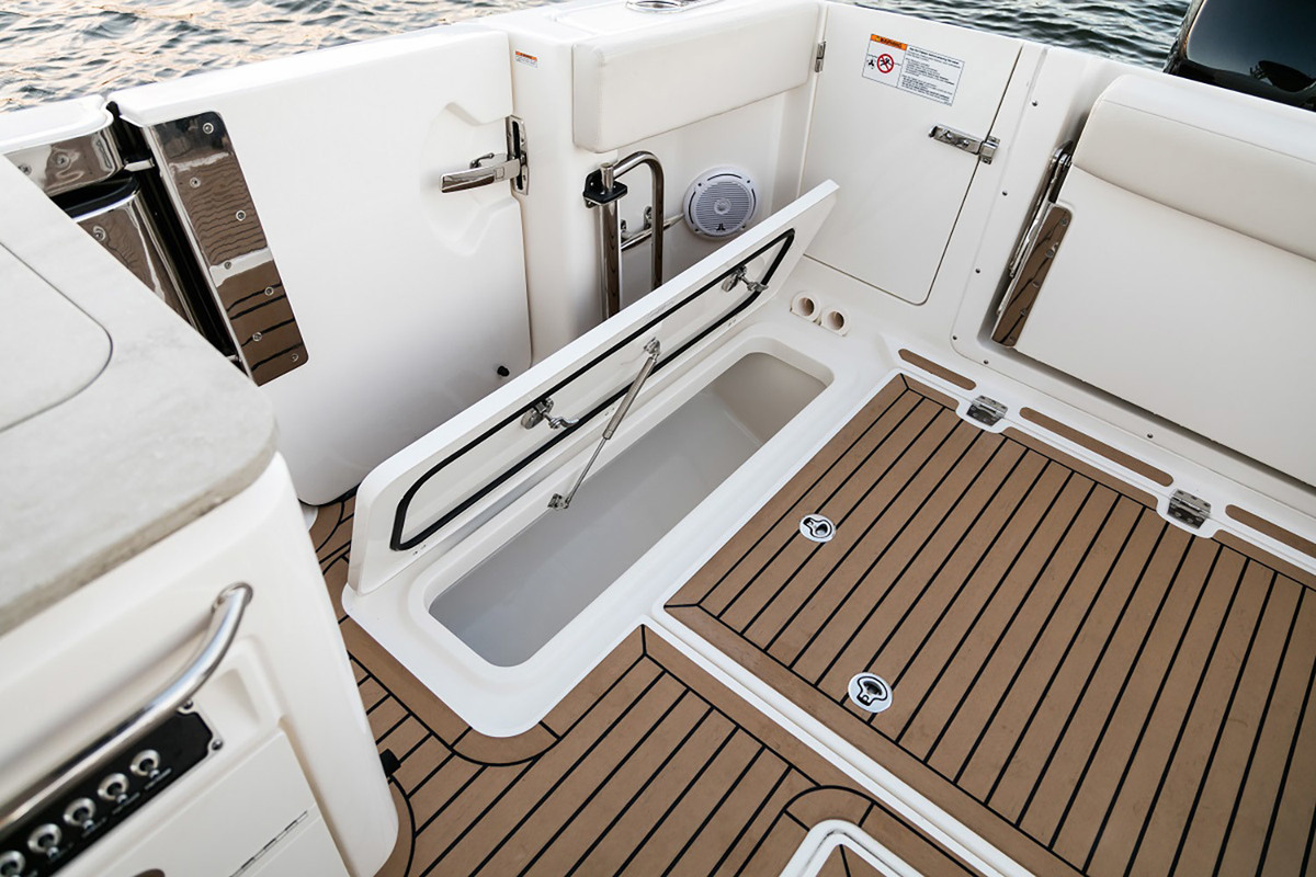 foto: 6 Boston Whaler 320 Vantage