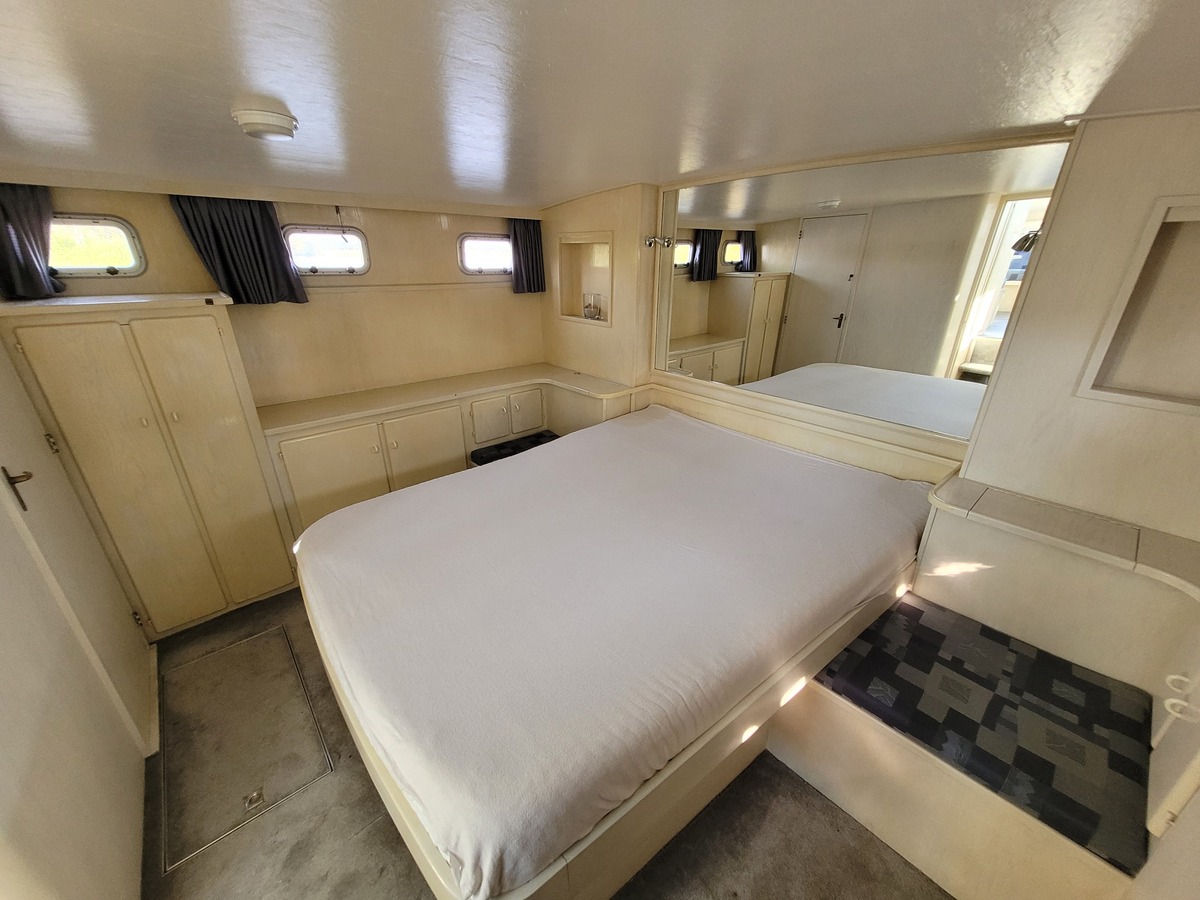 foto: 10 Linssen  42 SL 