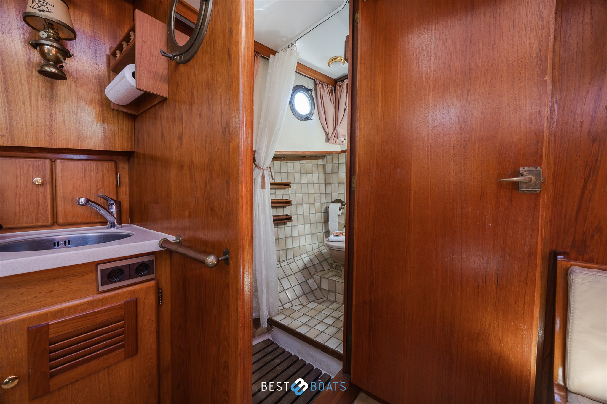 foto: 7 Linssen St. Jozef 1050 Salon