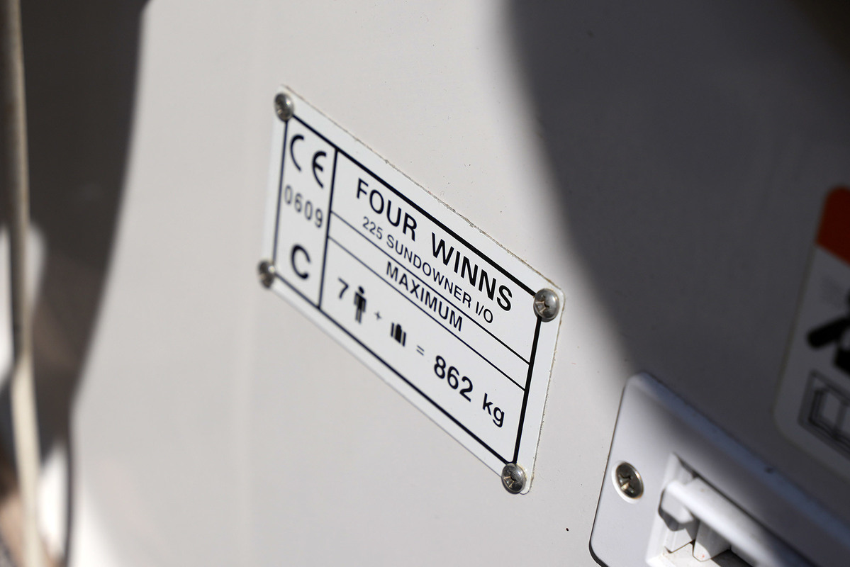 foto: 5 Four Winns 225 Sundowner