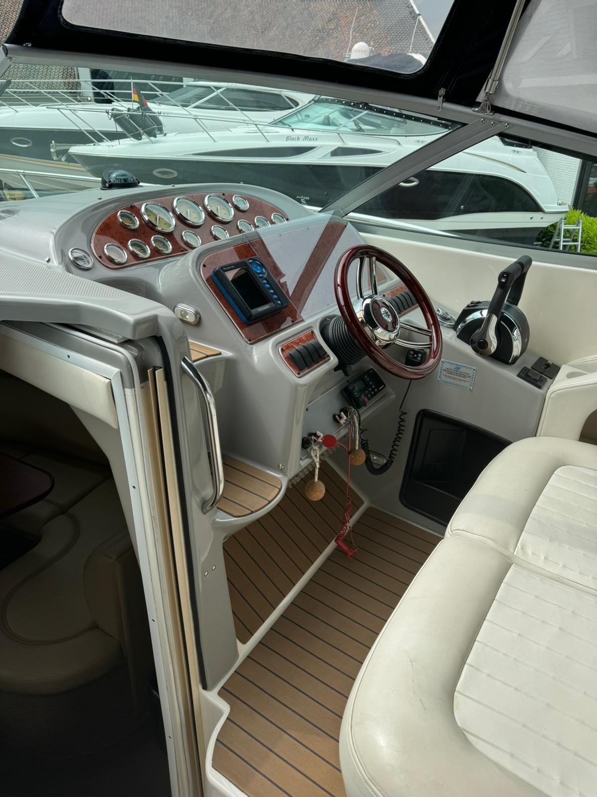 foto: 6 Bayliner  305
