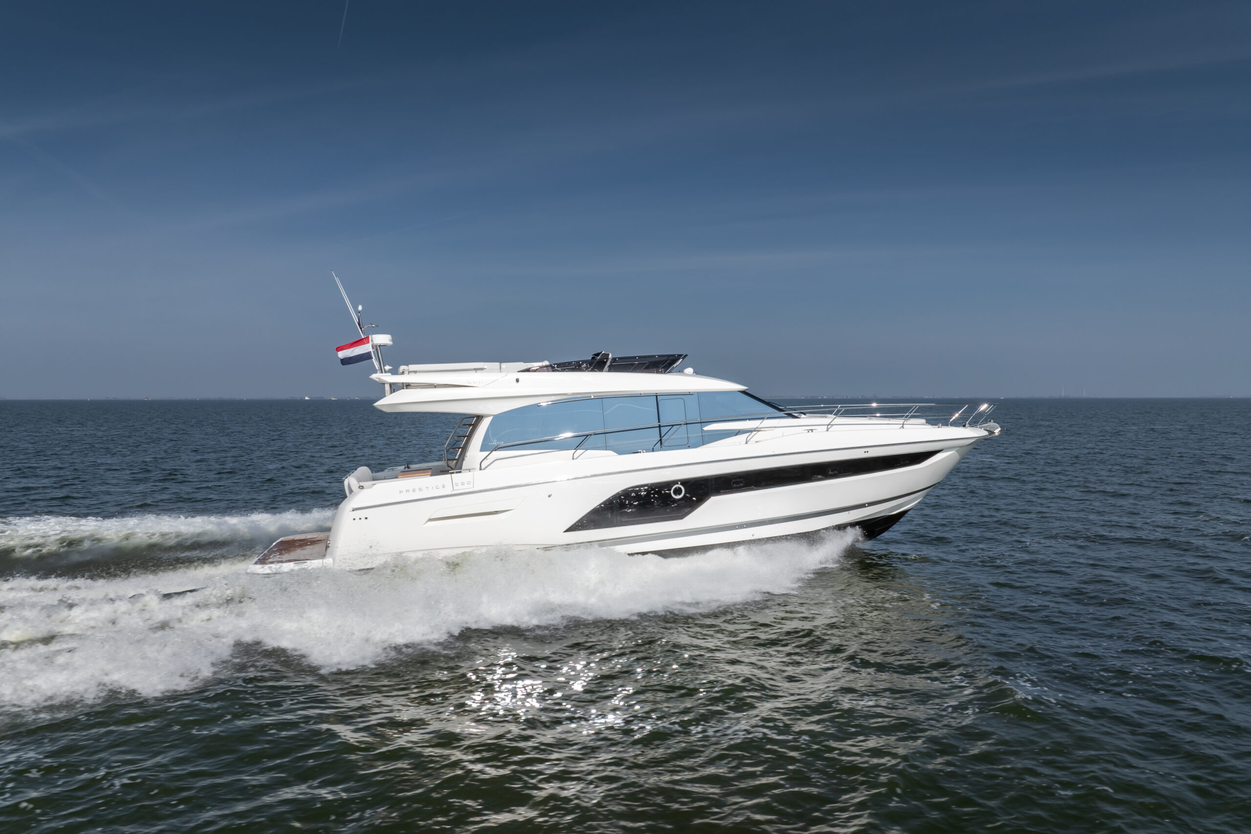 foto: 6 Prestige 590