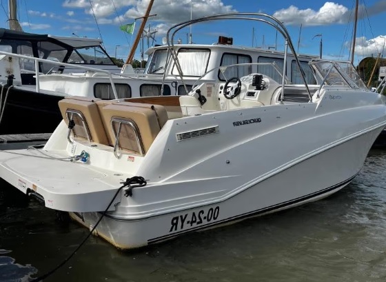 hoofdfoto: 1 Quicksilver 640  Cabin