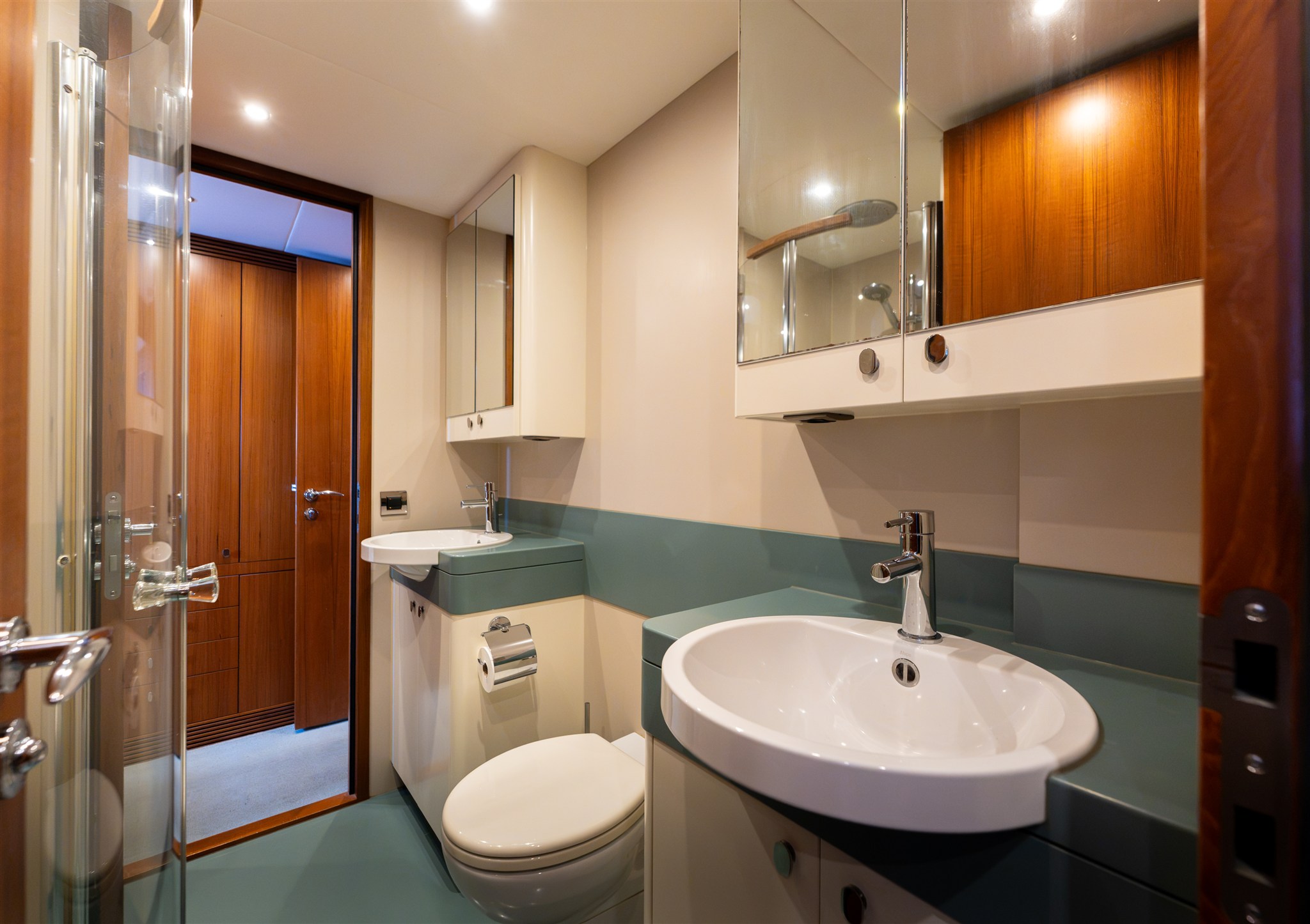 foto: 14 Van Der Valk Shipyard Custom Explorer