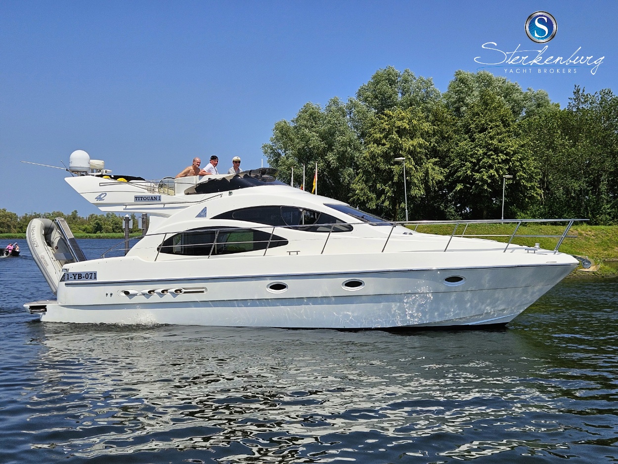 foto: 9 Azimut 42