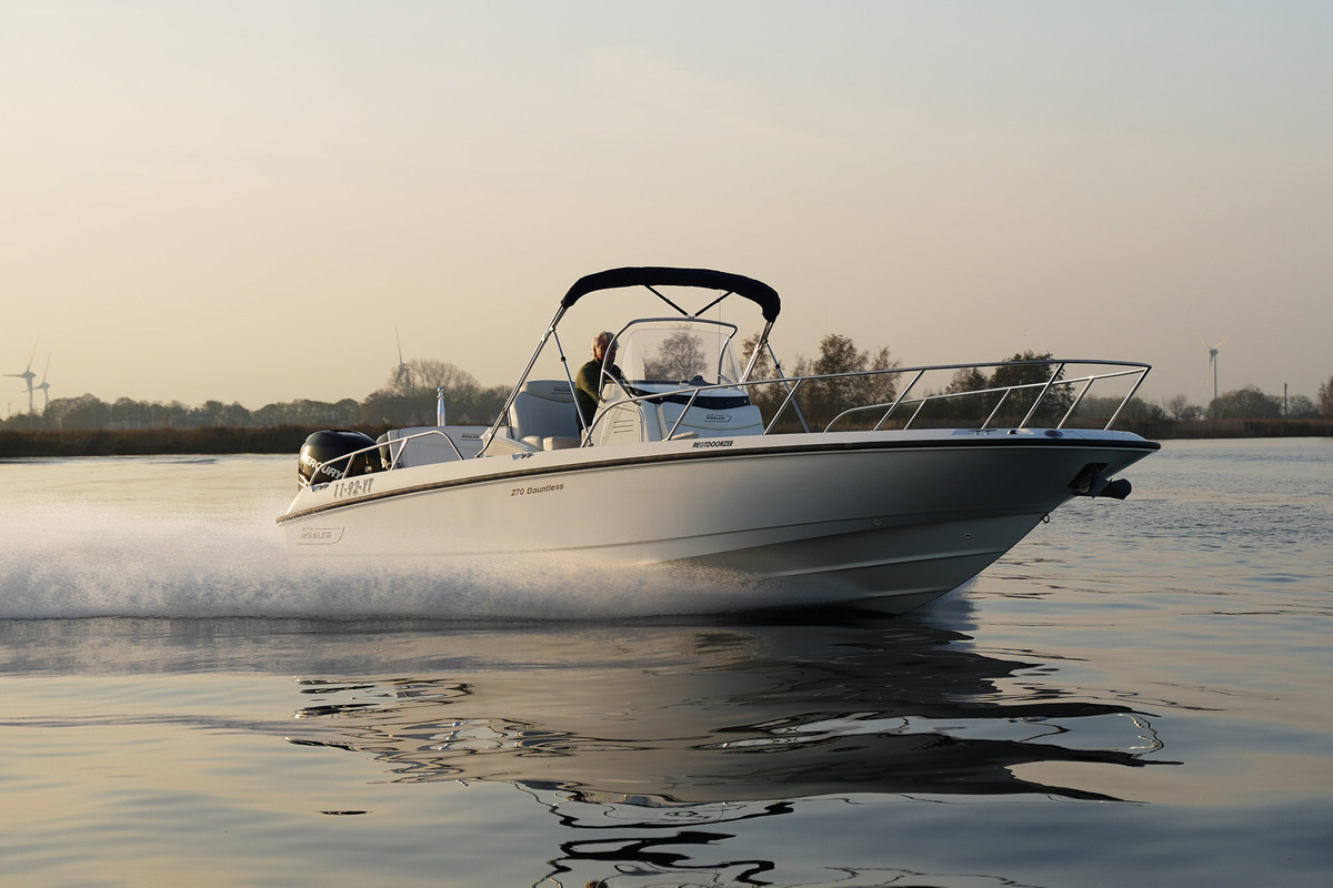 foto: 9 Boston Whaler 270 Dauntless