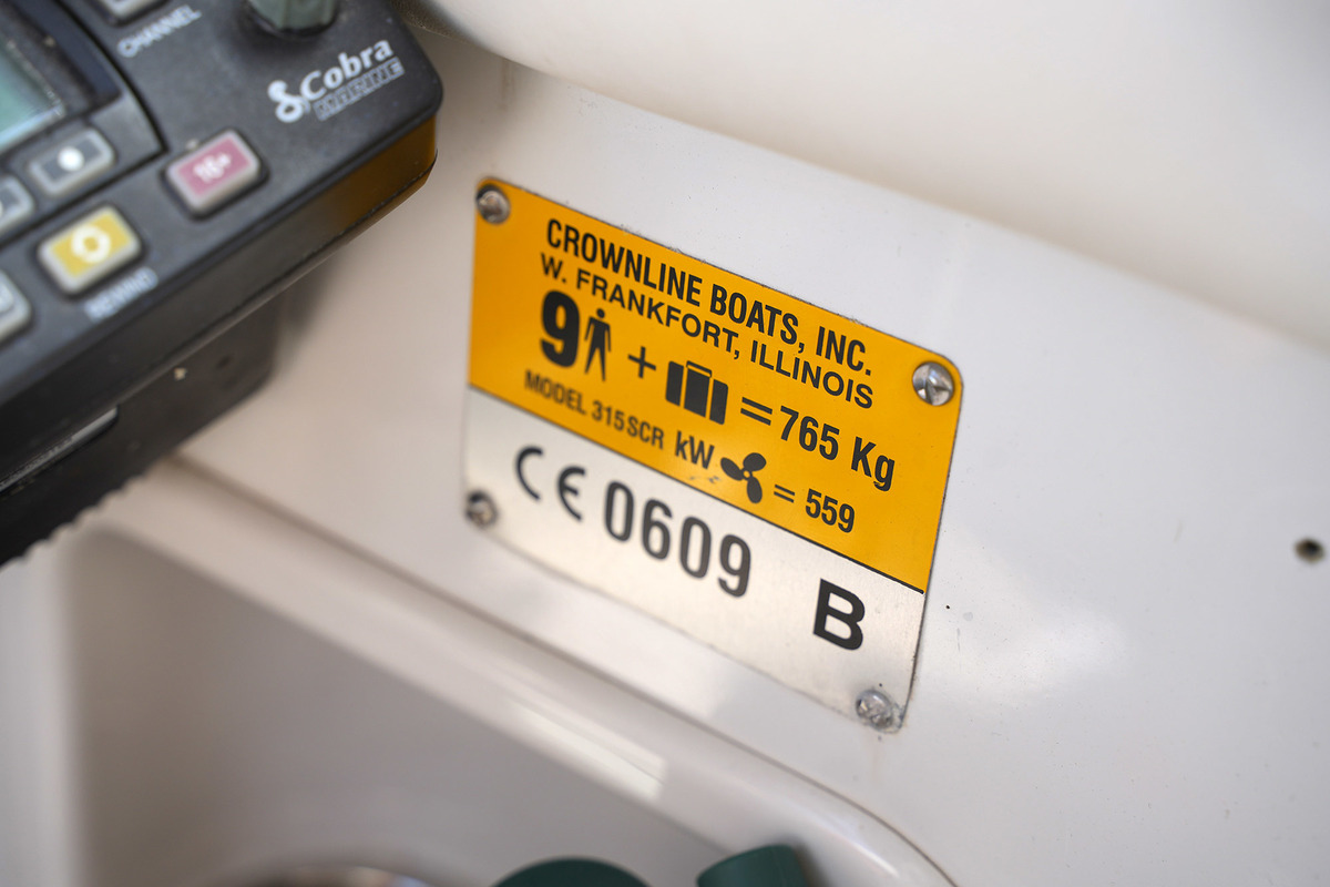 foto: 12 Crownline 315 SCR