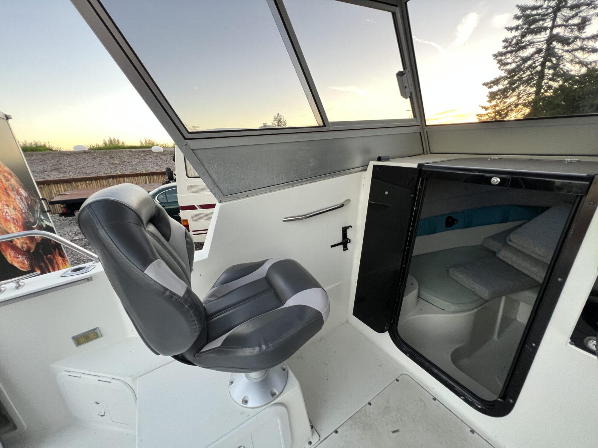 foto: 6 Celebrity Celebrity 2500 Fish Hawk