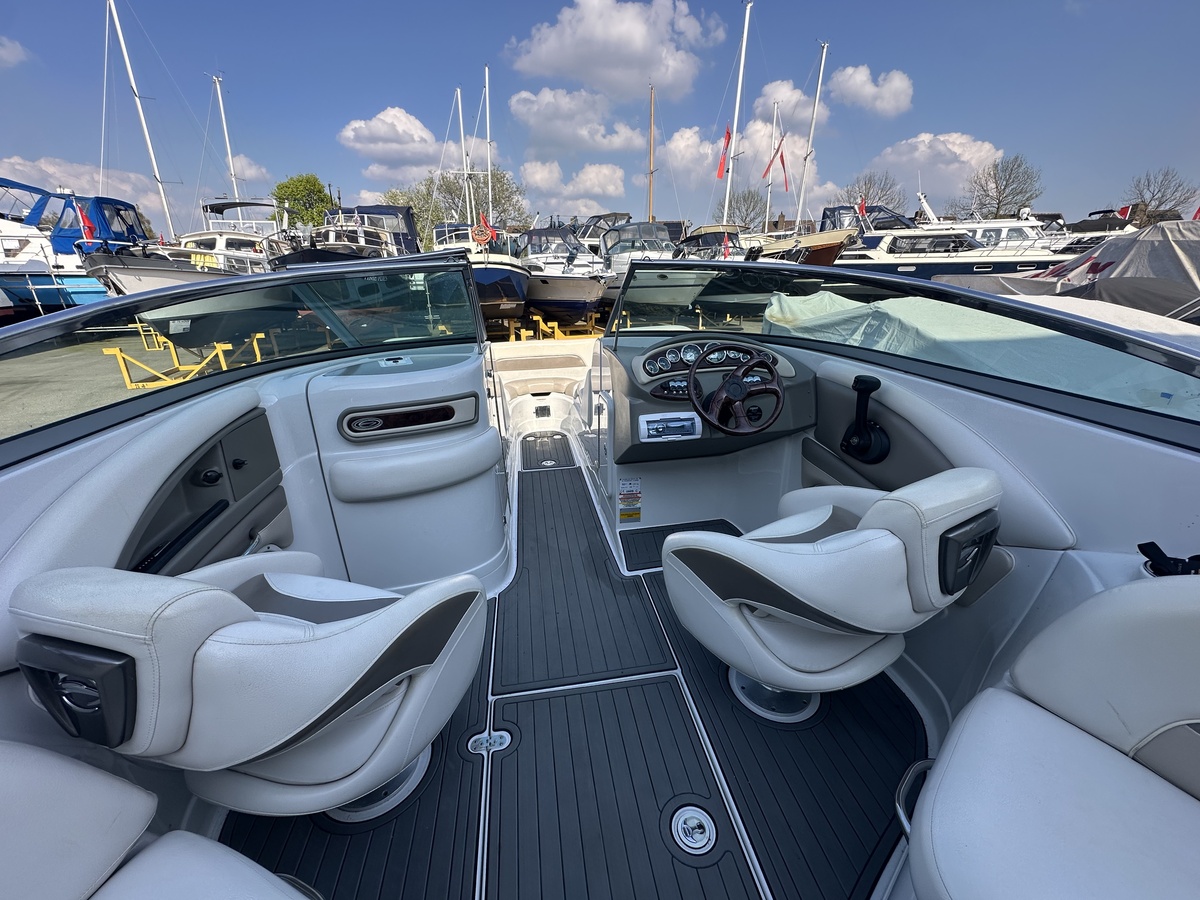 foto: 6 Crownline E6