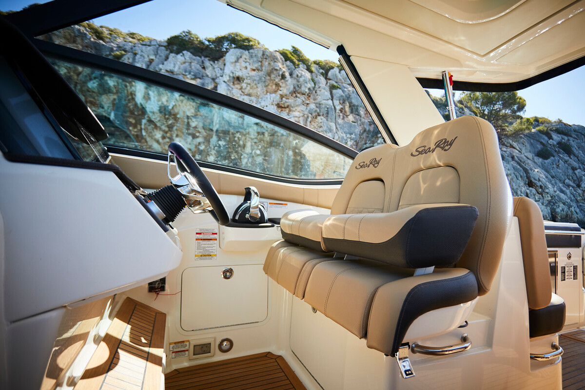 foto: 5 Sea Ray Sundancer 320