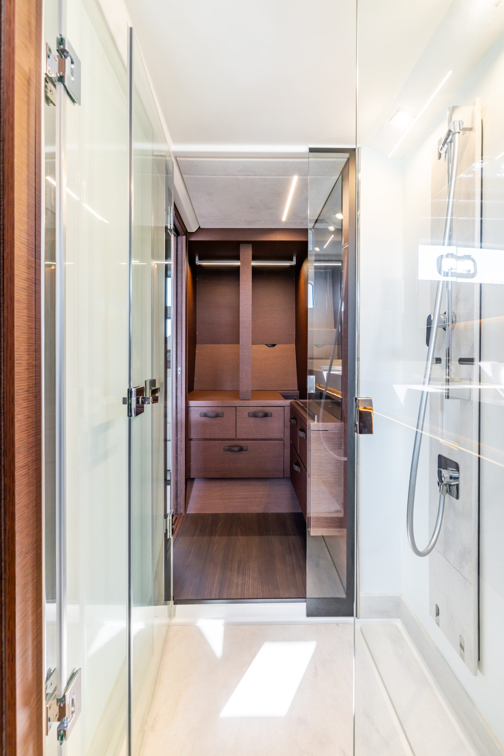 foto: 17 Prestige 590
